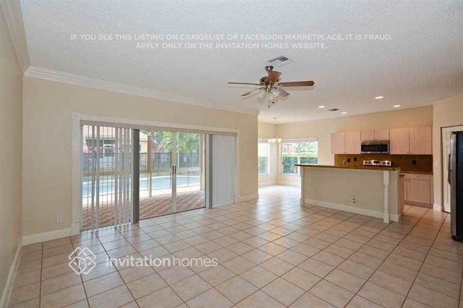 8556 Nw 57th Dr - Photo 6 of 20
