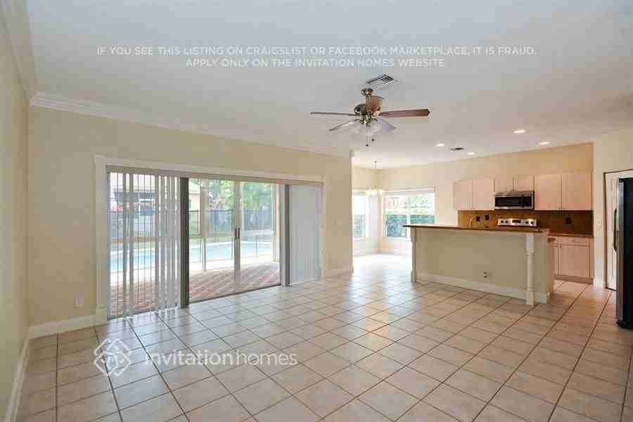 8556 Nw 57th Dr - Photo 7 of 20