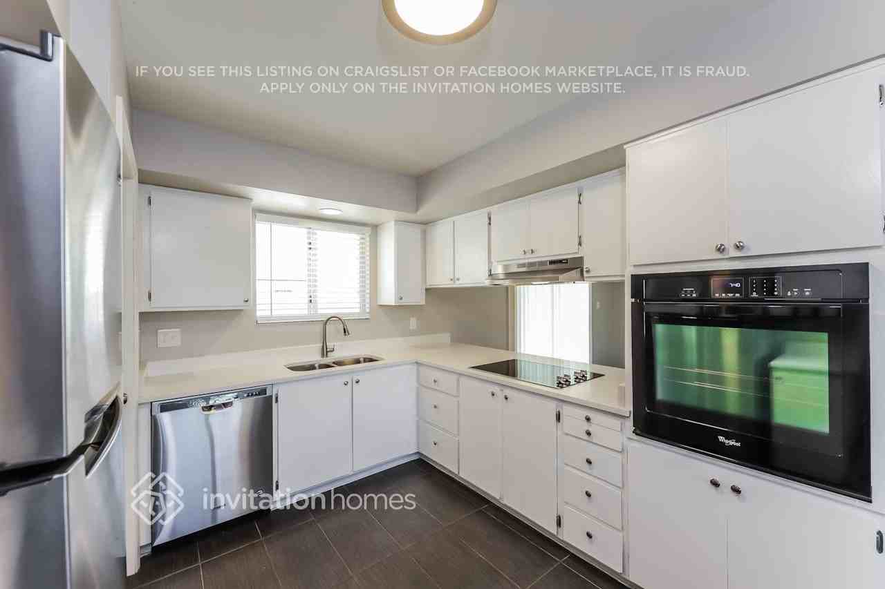 3518 W Shangri La Rd - Photo 4 of 15