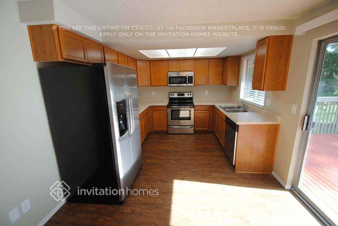 12813 53rd Ave Ne - Photo 2 of 14