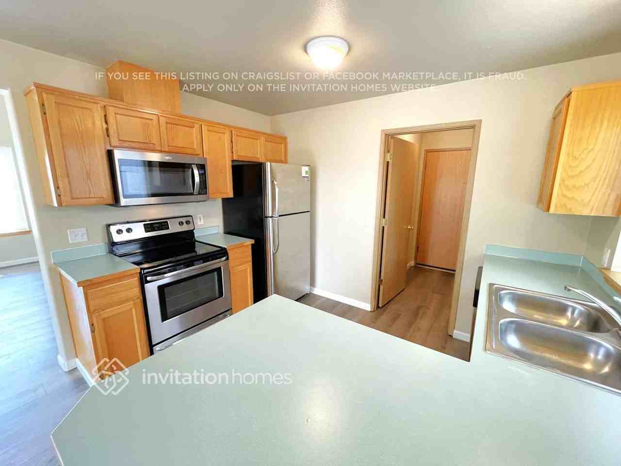 8527 148th Street Ct E - Photo 4 of 12