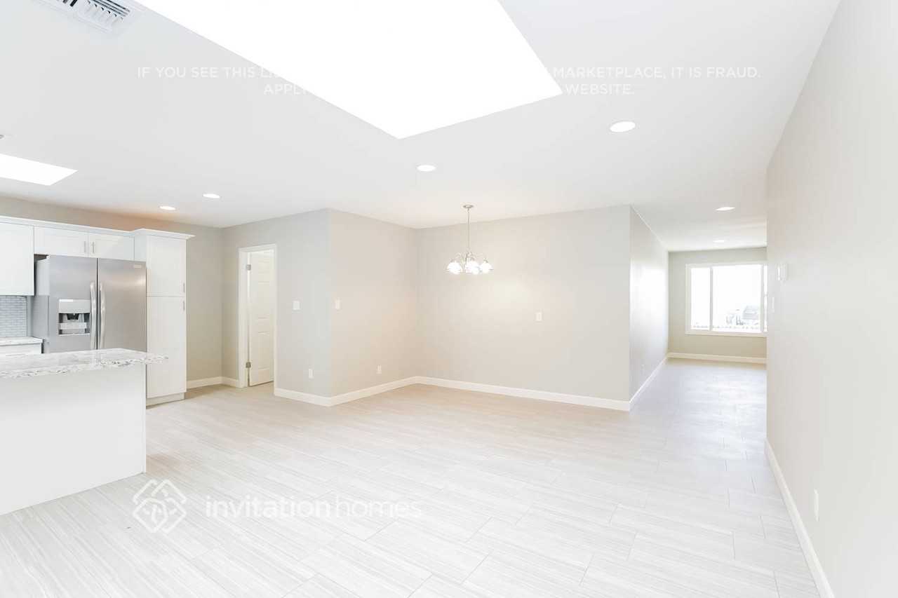 2047 E Cornell Dr - Photo 7 of 21
