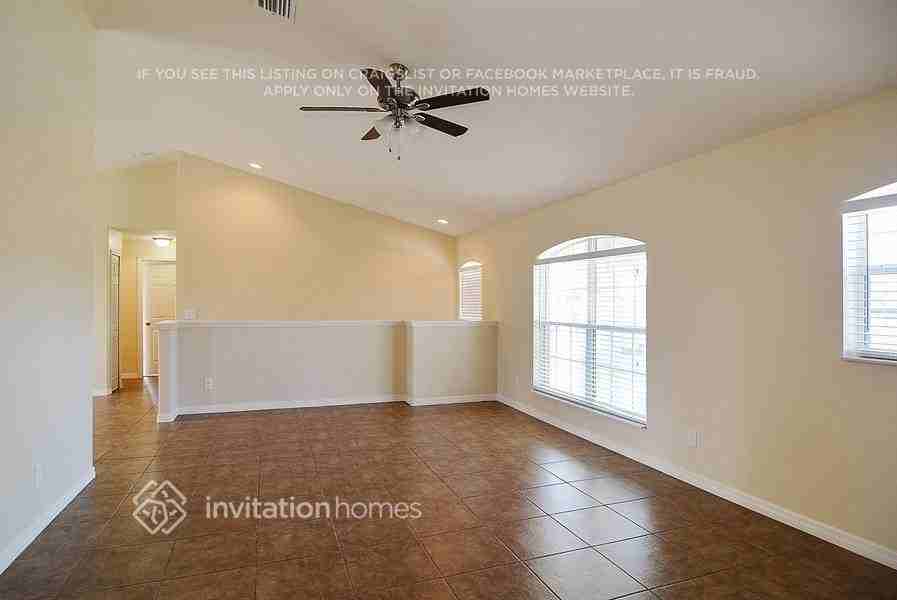 2351 Sw Freeman St - Photo 2 of 13