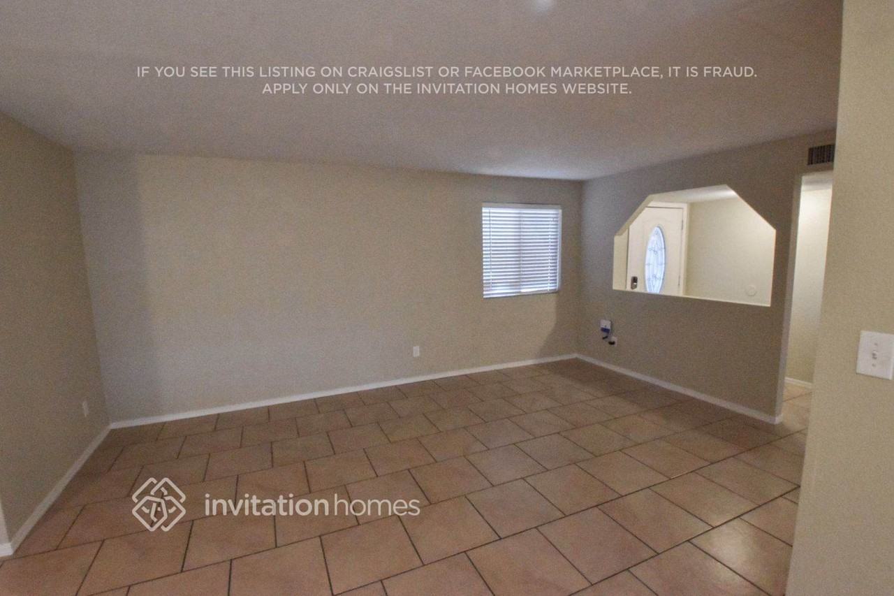 7619 W Devonshire Ave - Photo 2 of 9