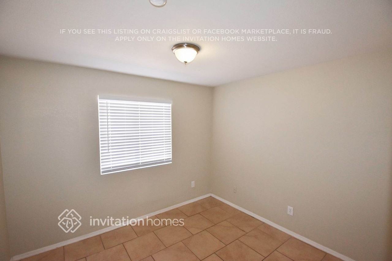 7619 W Devonshire Ave - Photo 5 of 9