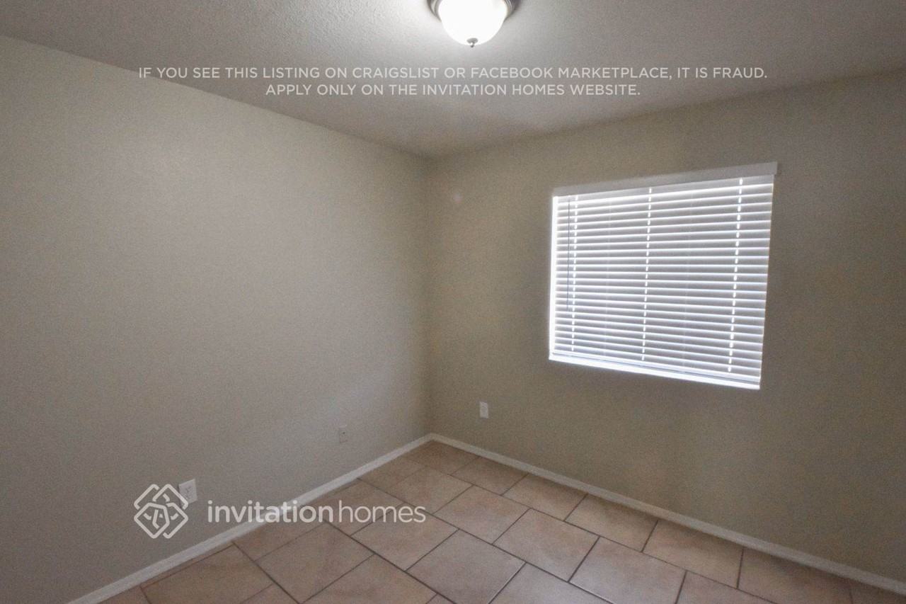 7619 W Devonshire Ave - Photo 6 of 9