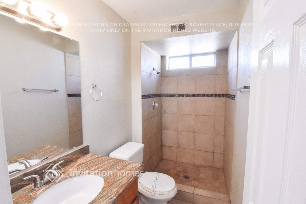 7619 W Devonshire Ave - Photo 7 of 9