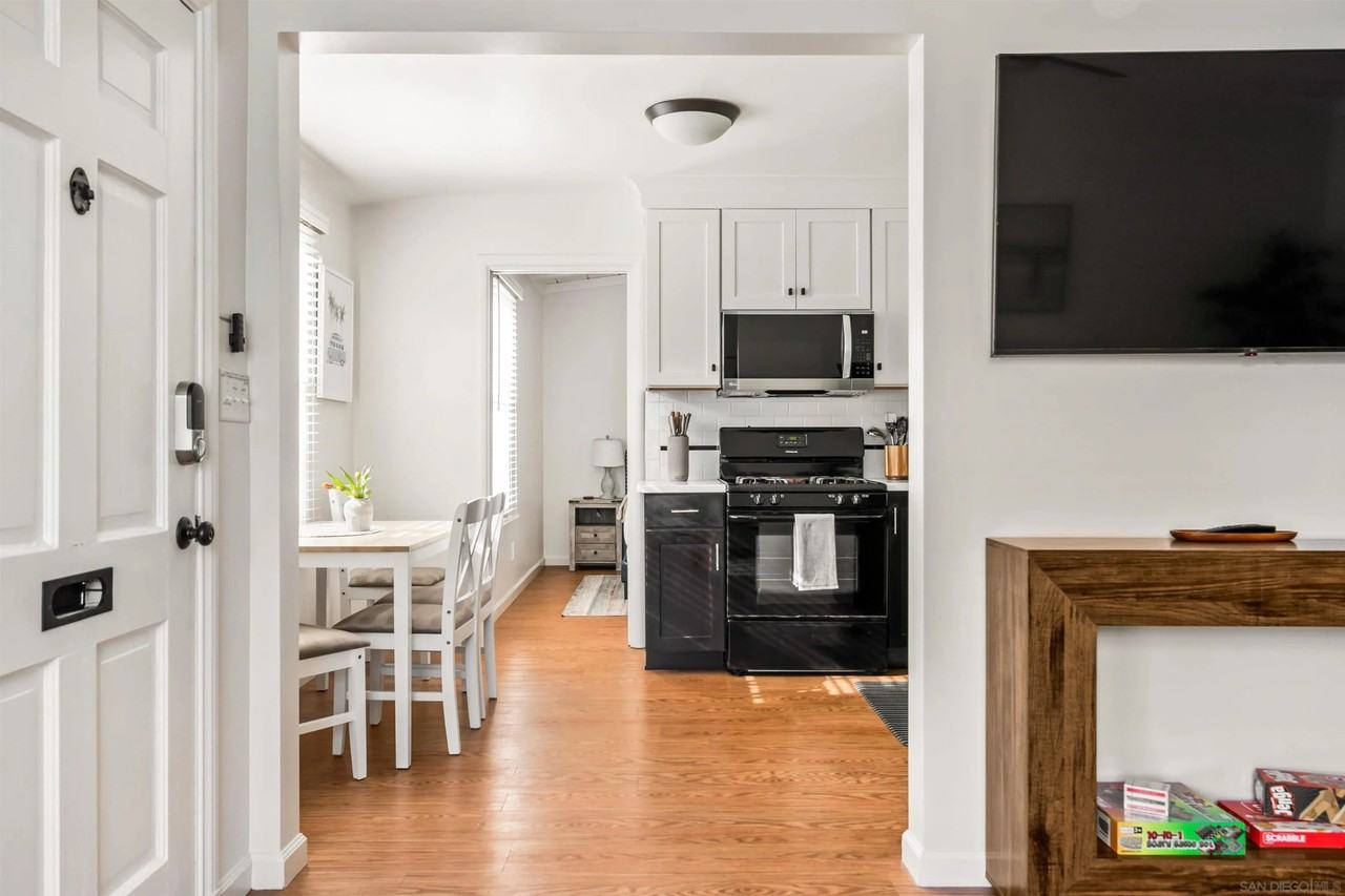 319 Nautilus St - Photo 2 of 22