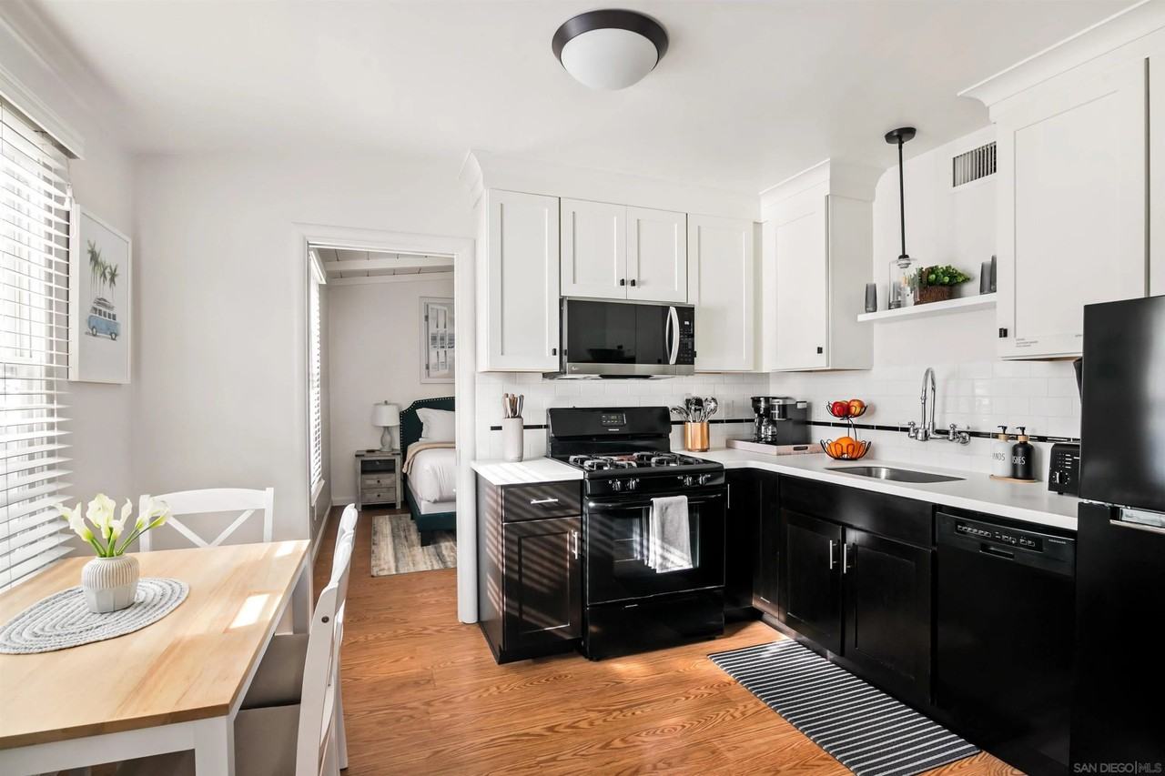 319 Nautilus St - Photo 3 of 22