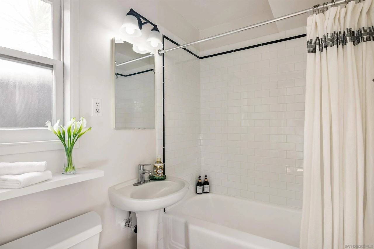 319 Nautilus St - Photo 7 of 22