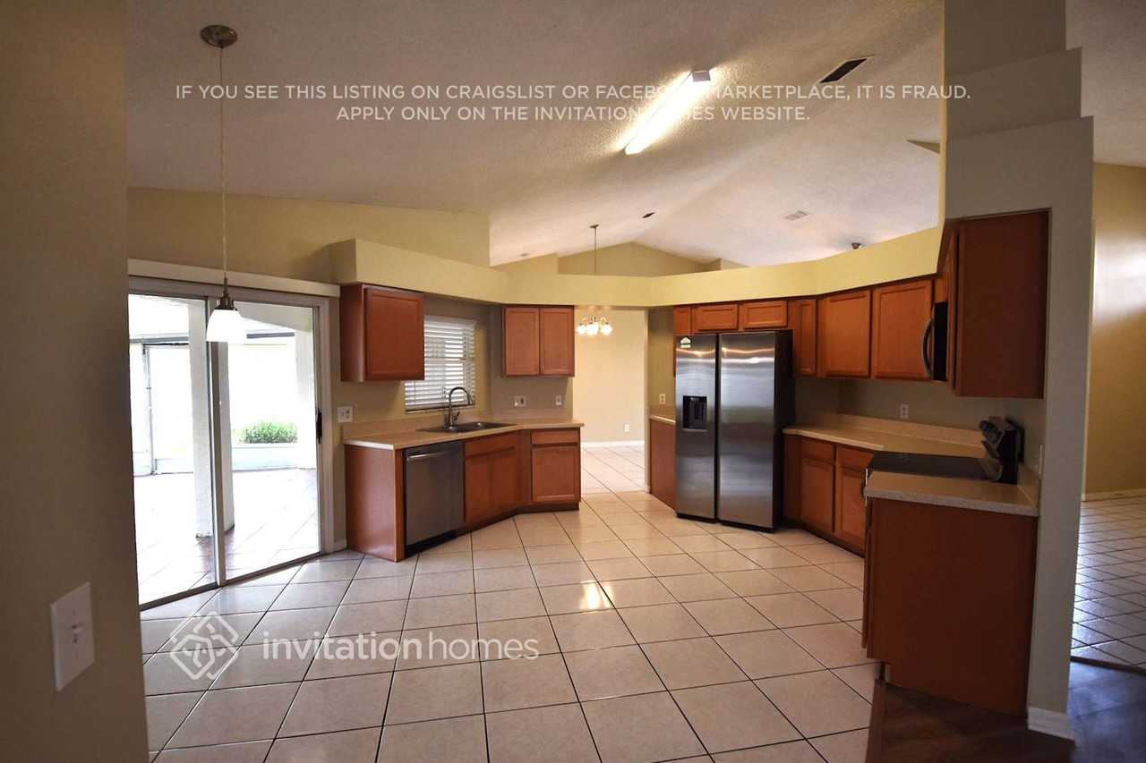 1440 Bradwell Dr - Photo 4 of 12
