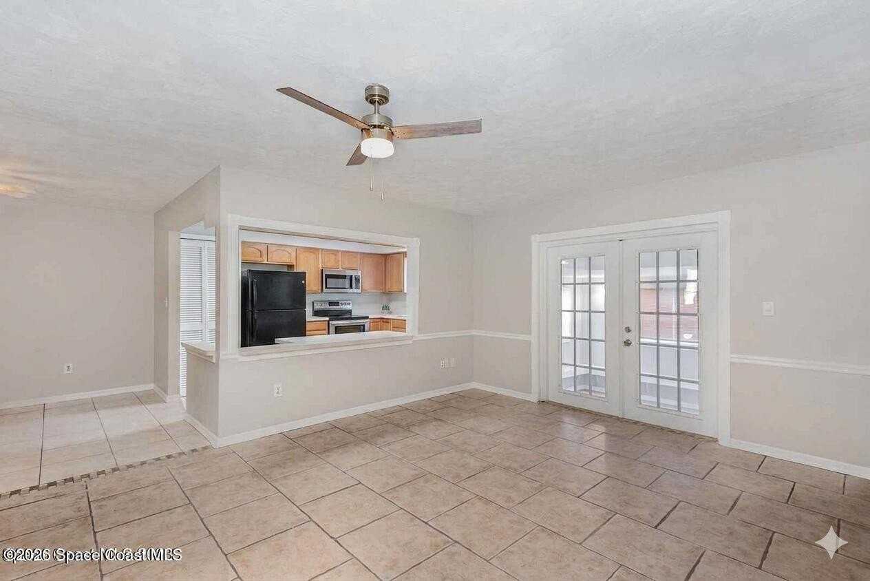 2620 Redwood Ave - Photo 3 of 15