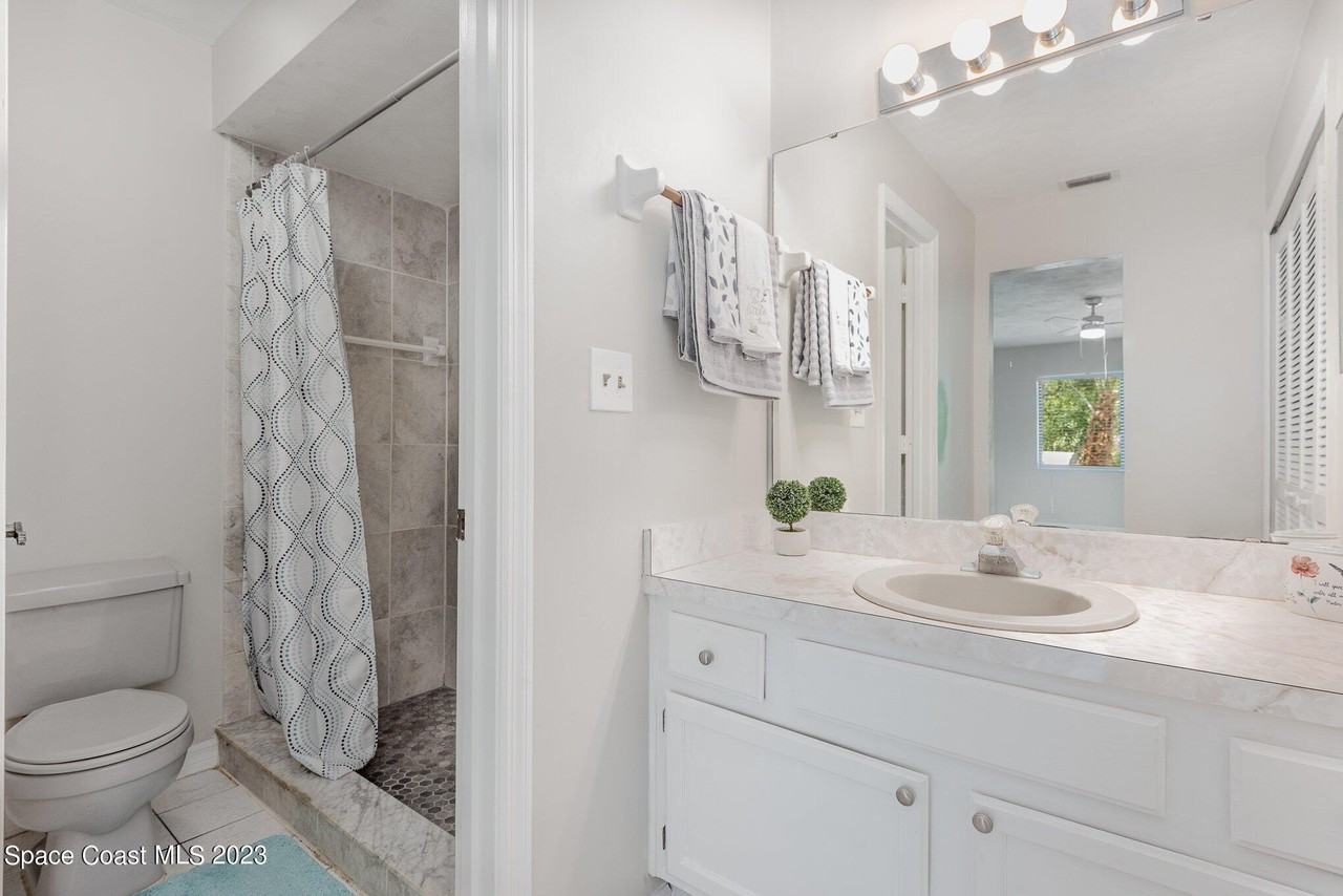 2620 Redwood Ave - Photo 6 of 15