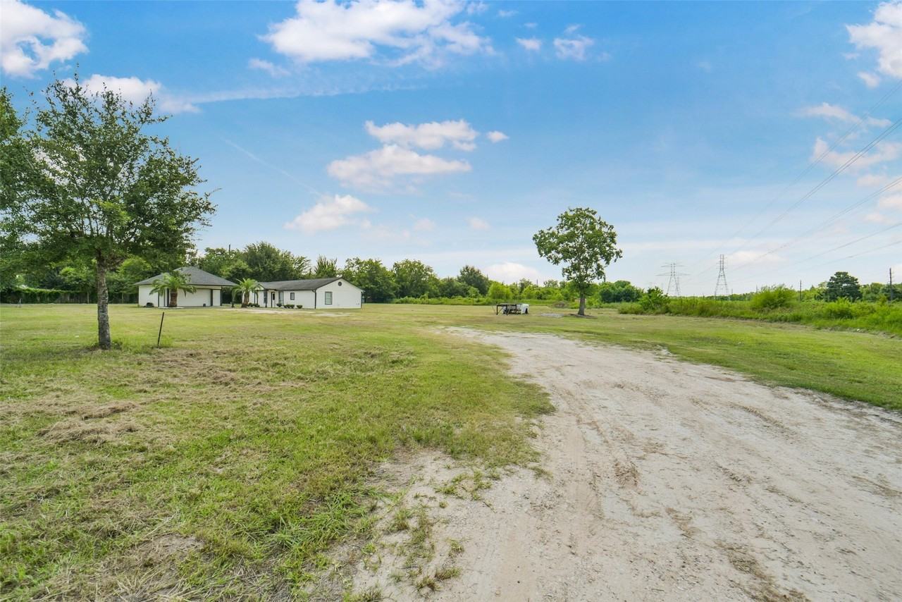 22405 Beckendorff Rd - Photo 3 of 45