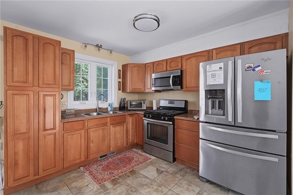 45 Oakwood Ave - Photo 2 of 50