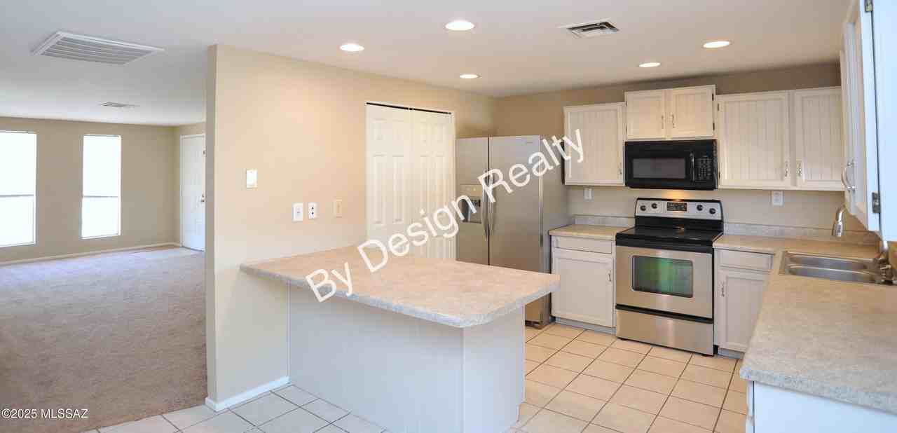 7230 N Ulene Pl - Photo 7 of 39