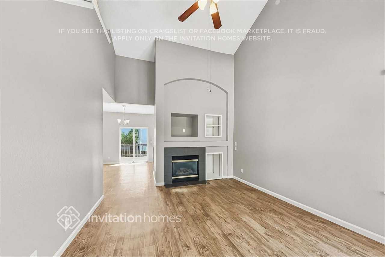 19710 E Lasalle Dr - Photo 6 of 21