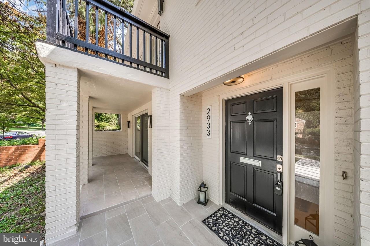 2933 Arizona Ave Nw - Photo 2 of 34