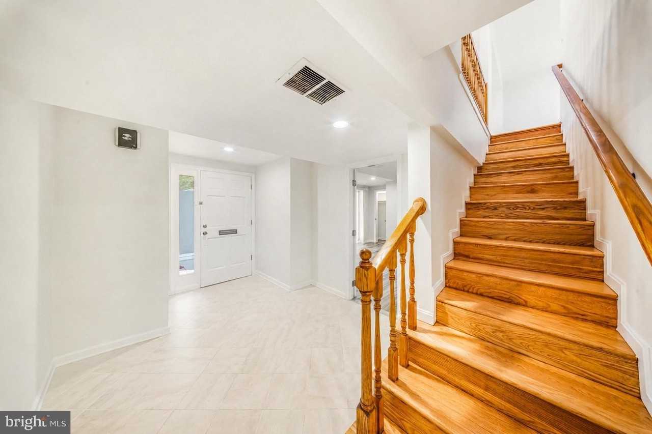 2933 Arizona Ave Nw - Photo 4 of 34