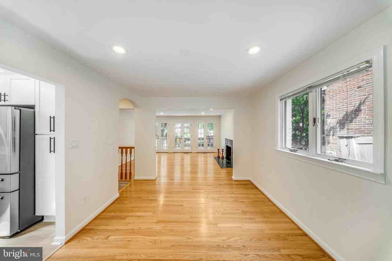 2933 Arizona Ave Nw - Photo 6 of 34