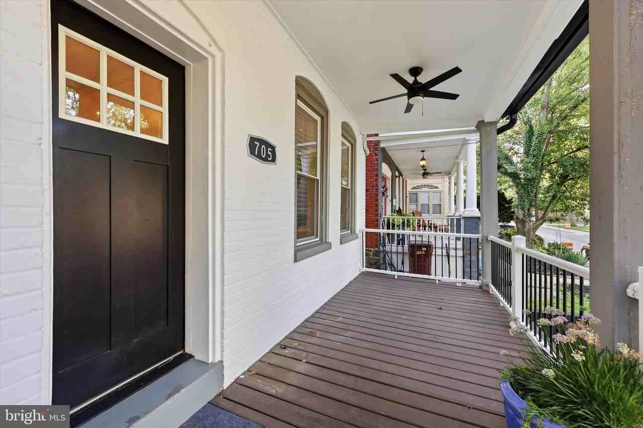 705 W 19th St - Photo 2 of 25