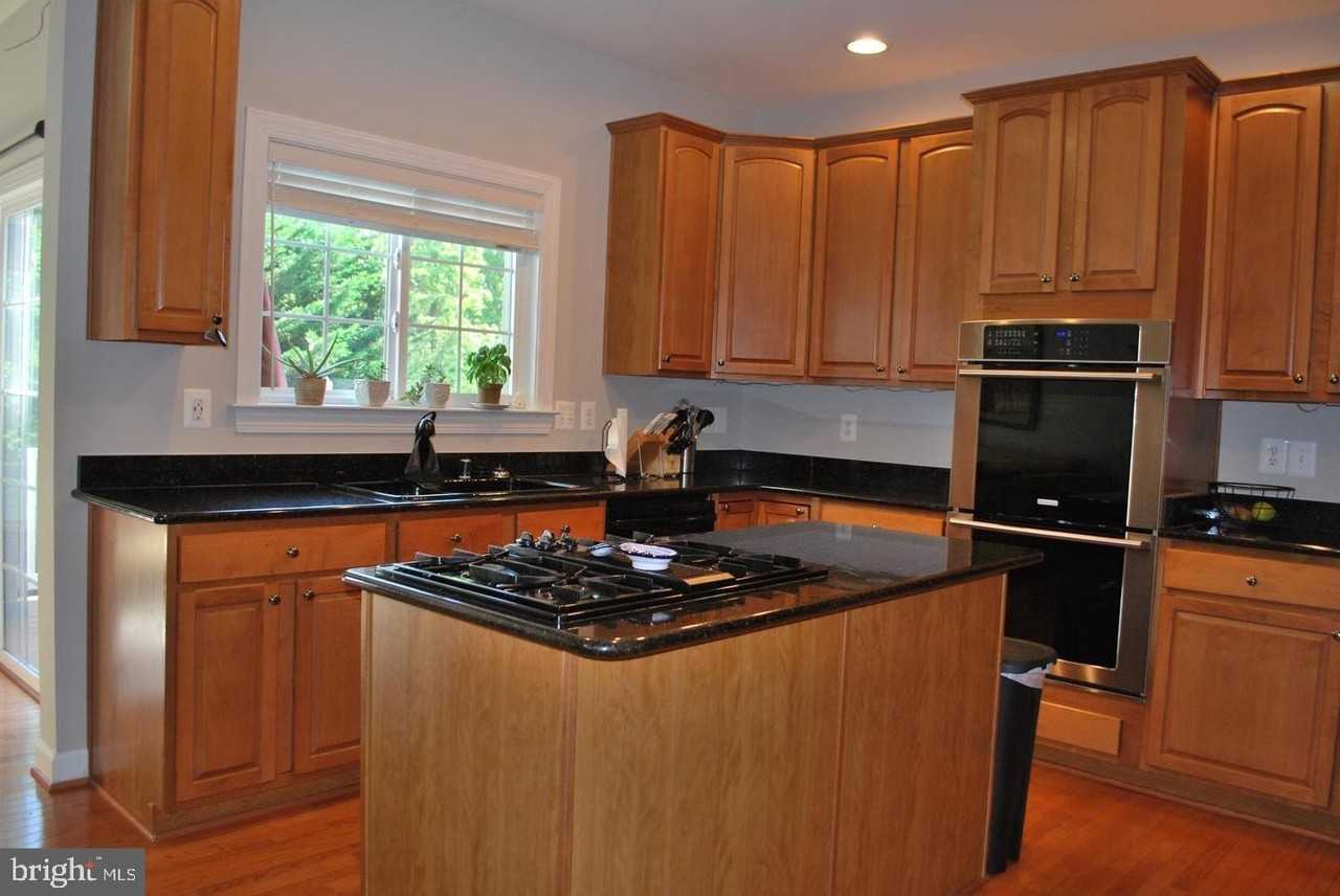 2309 Abby Rd - Photo 3 of 24