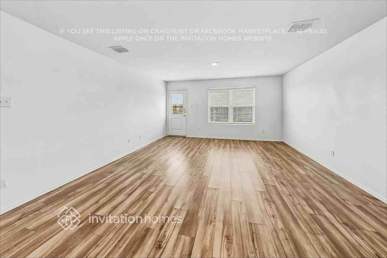 5423 Longshadow Dr - Photo 3 of 17