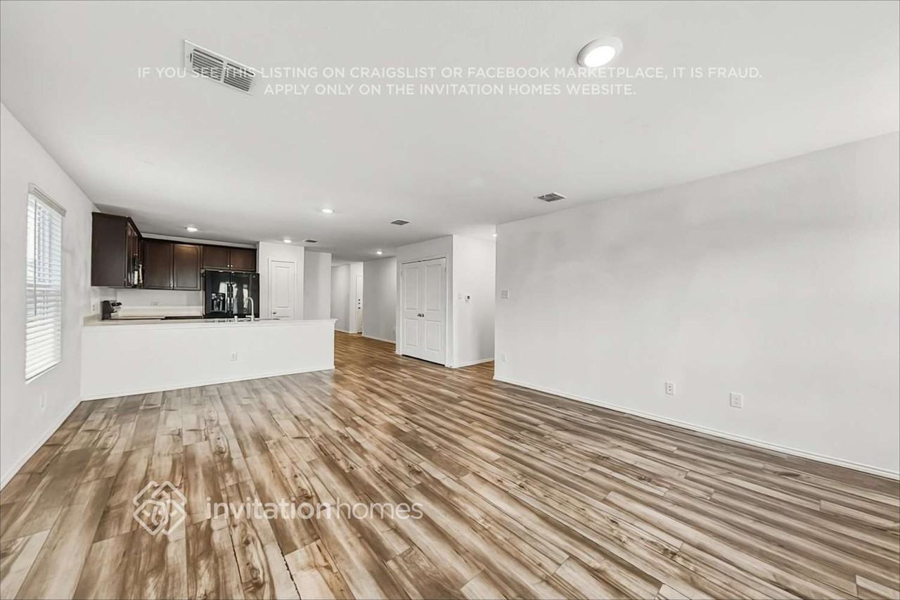 5423 Longshadow Dr - Photo 4 of 17
