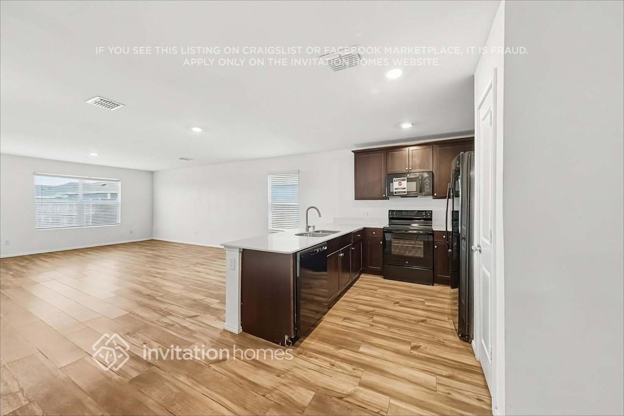 5423 Longshadow Dr - Photo 5 of 17