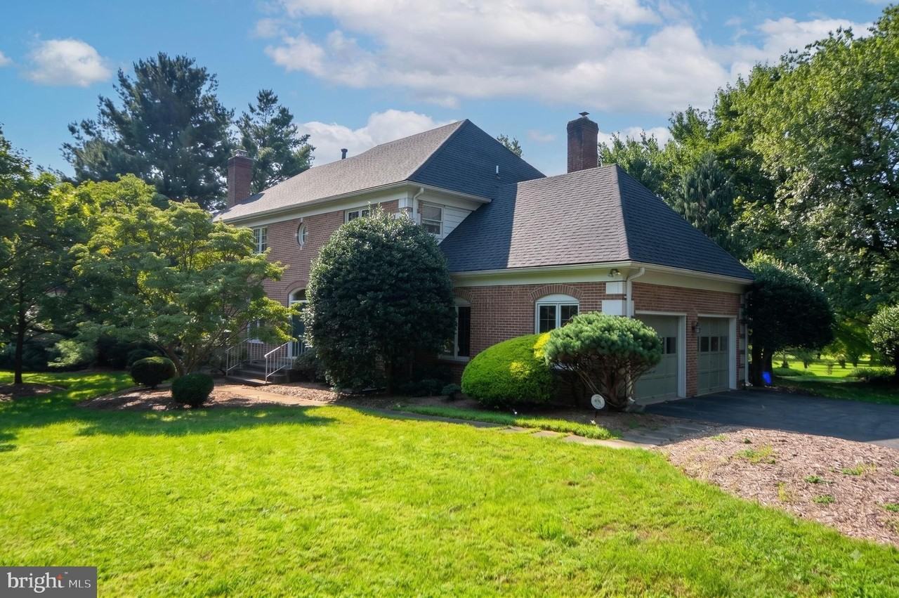 26 Holly Leaf Ct - Photo 2 of 50