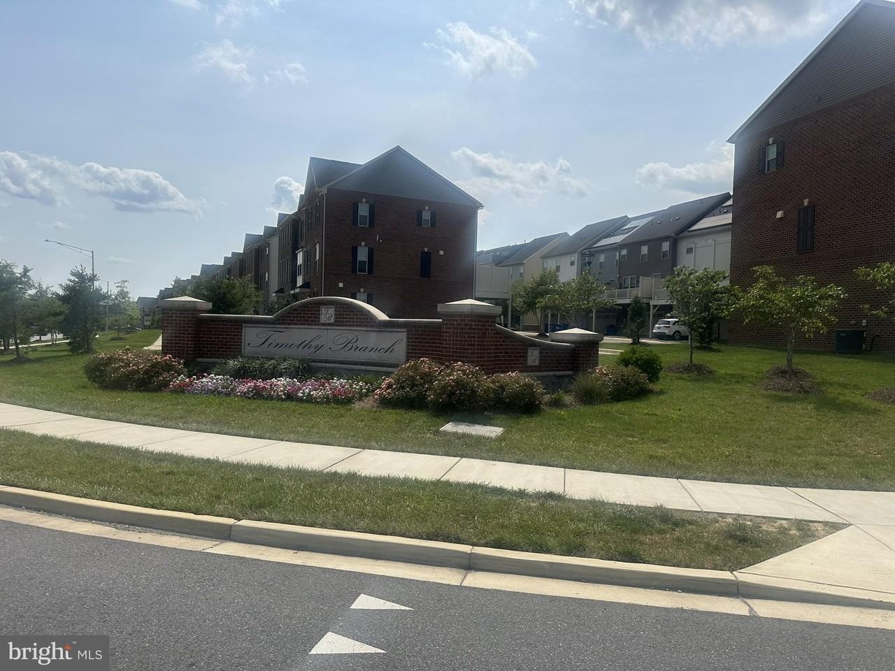 14547 Mattawoman Dr - Photo 2 of 38