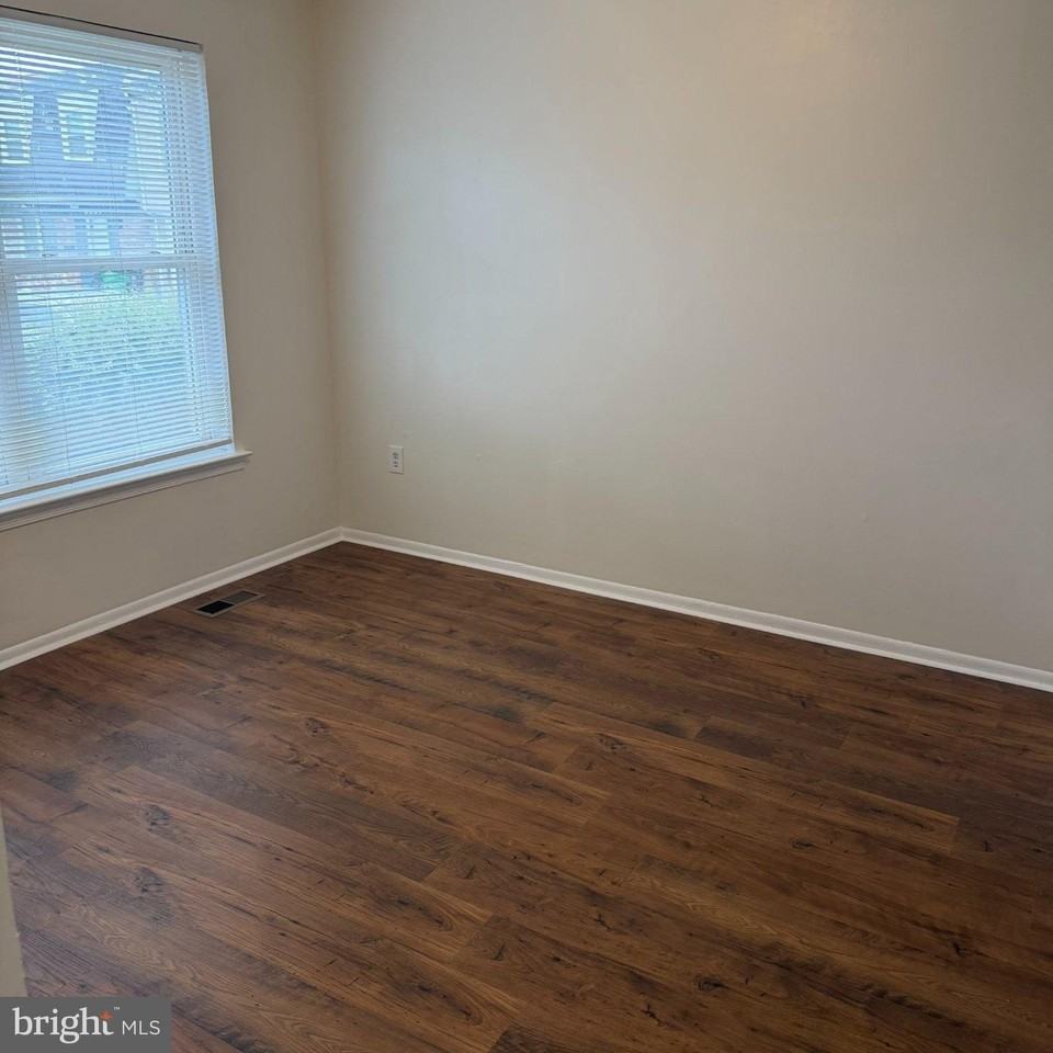 9019 Continental Pl - Photo 4 of 8
