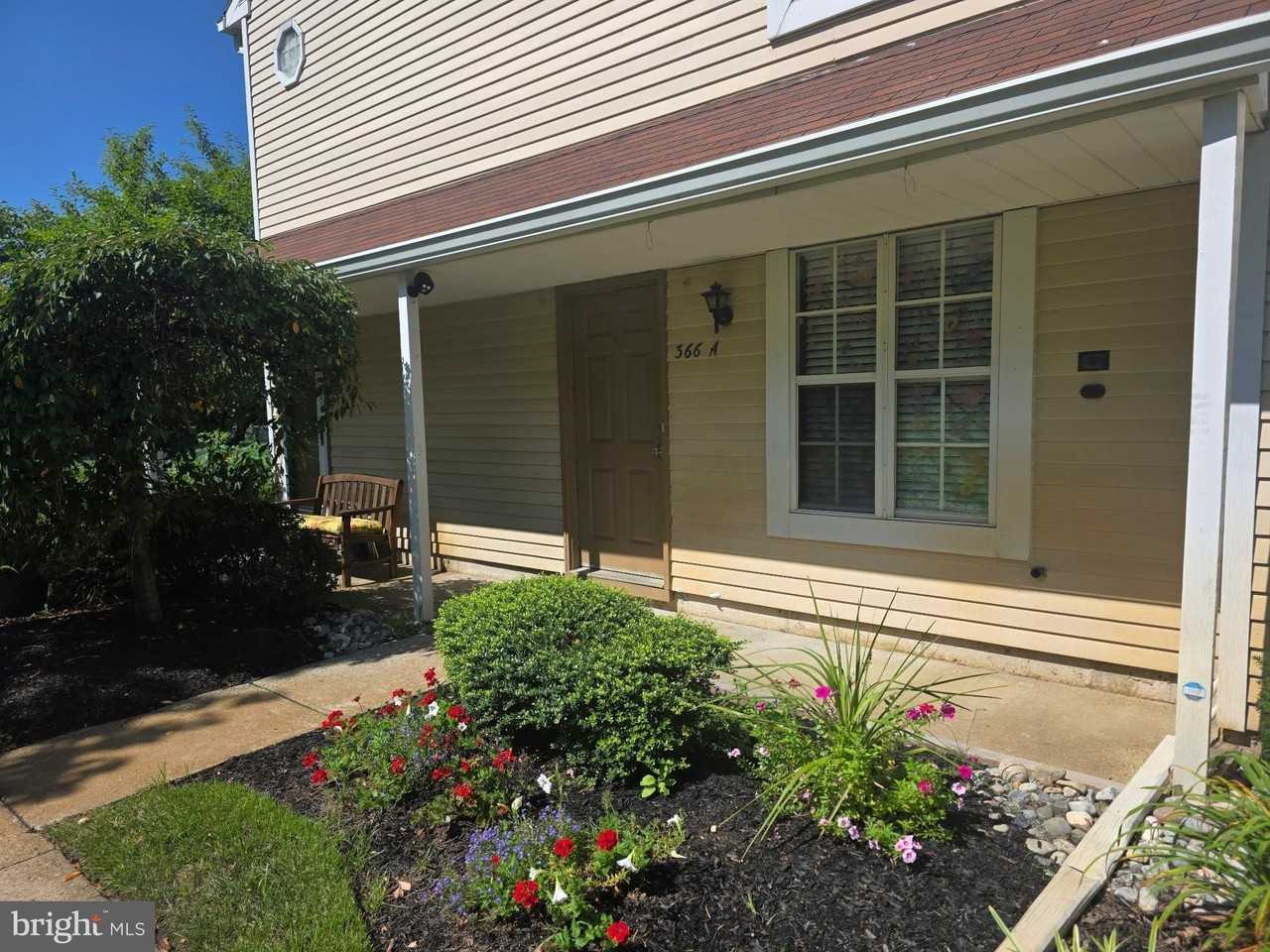 366A Delancey Pl - Photo 2 of 25