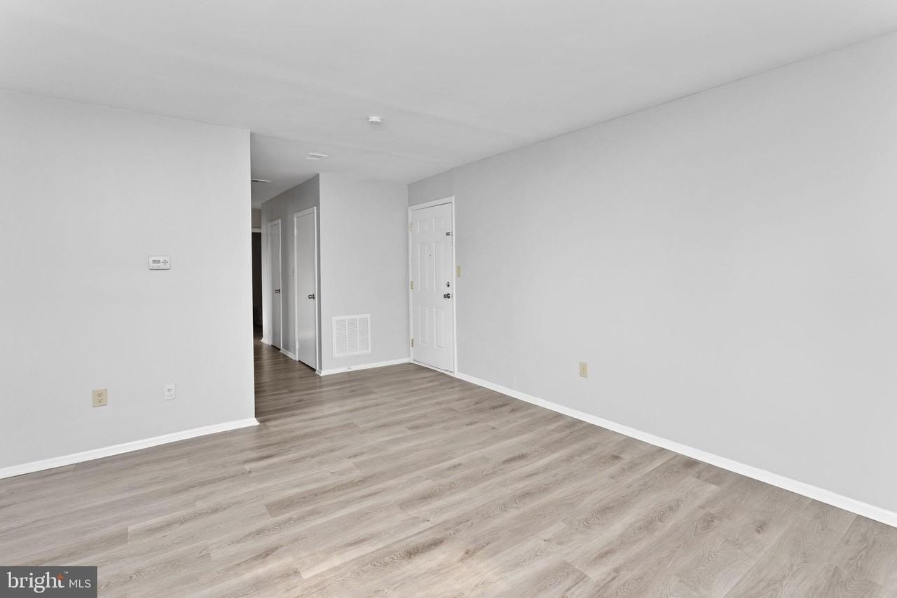 4 Florence Tollgate Pl Unit 5 - Photo 4 of 13