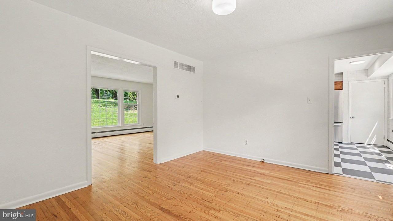 31 Beacon Hill Ct - Photo 3 of 10