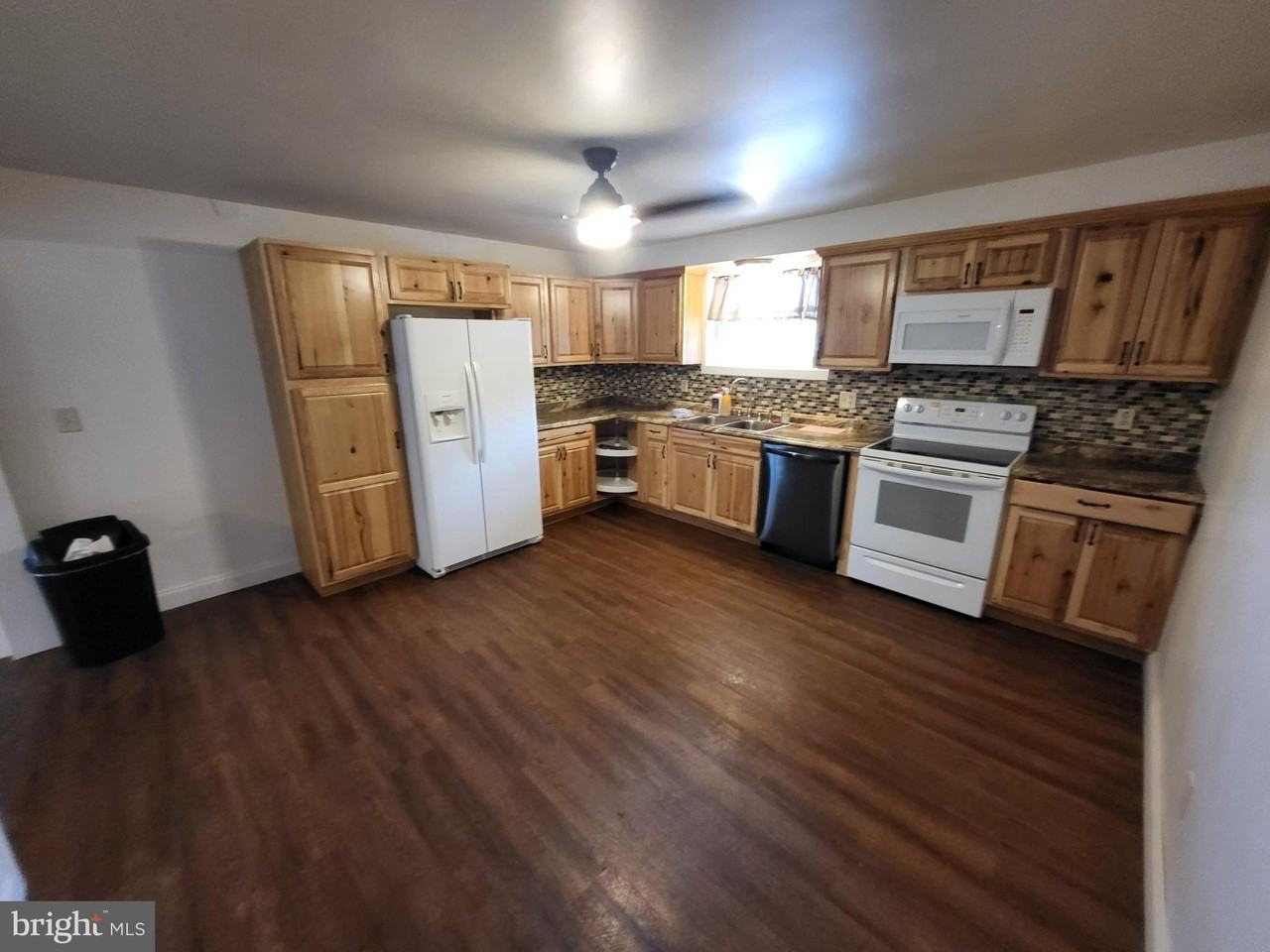 767 Roxbury Rd #D - Photo 4 of 12