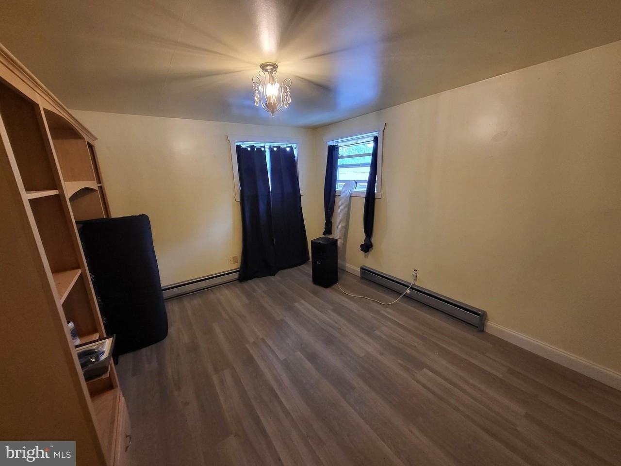 767 Roxbury Rd #D - Photo 6 of 12