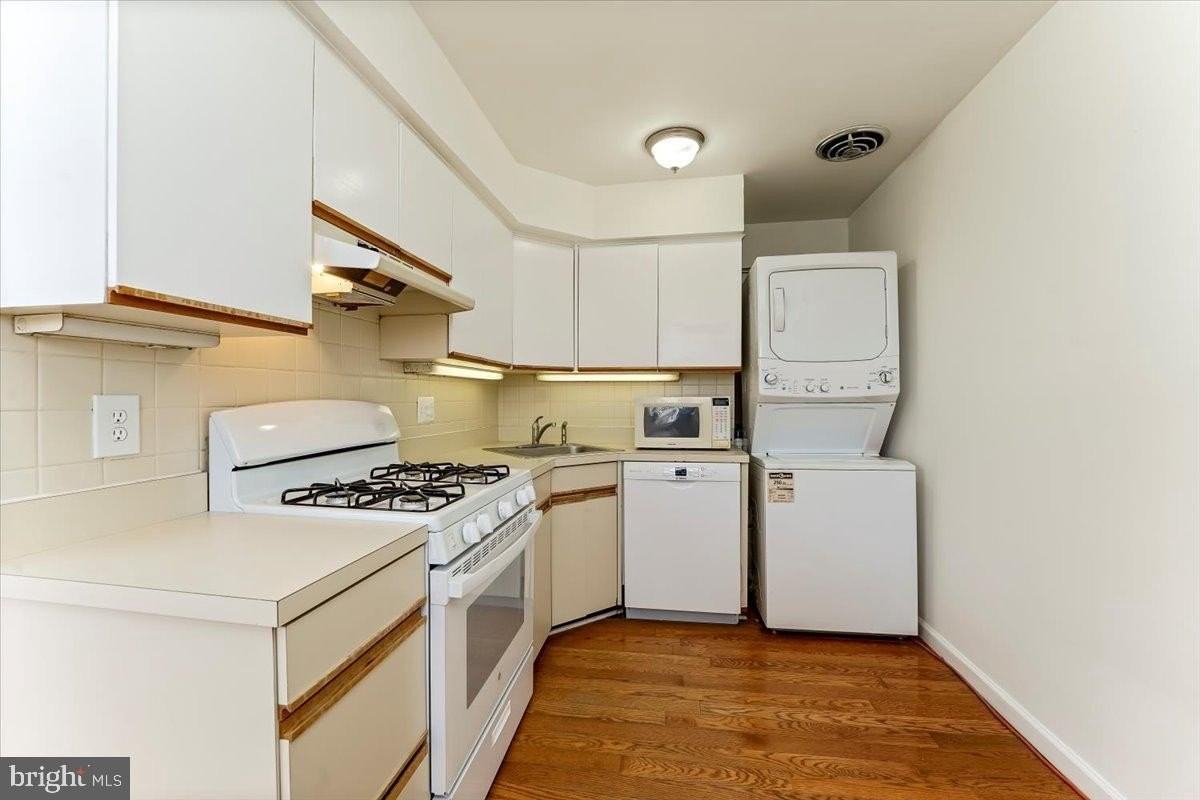 383 Lakeside Rd #308 - Photo 5 of 26