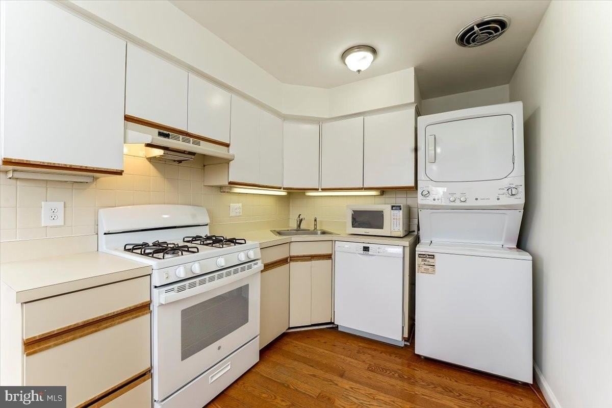 383 Lakeside Rd #308 - Photo 6 of 26