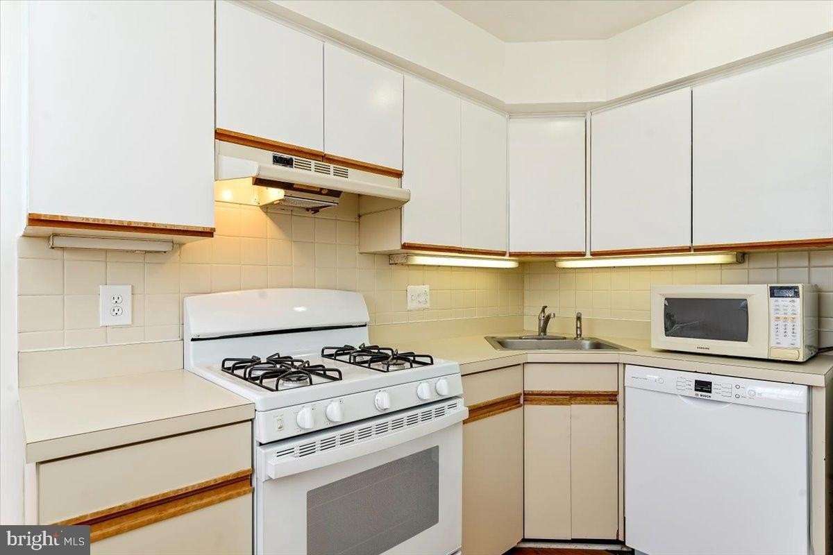 383 Lakeside Rd #308 - Photo 7 of 26