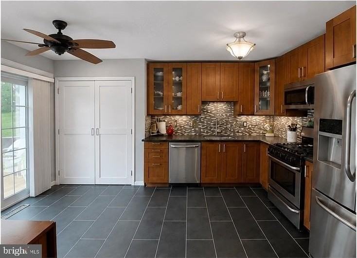 103 Red Rock Cir - Photo 2 of 9