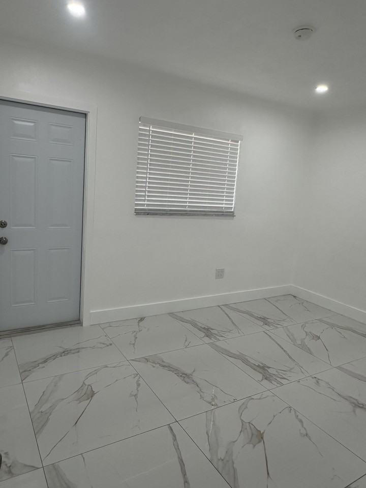 2551 Nw 13th St #25 - Photo 3 of 8