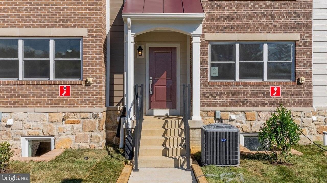 961 Woodstock Commons Pl #108A - Photo 5 of 50