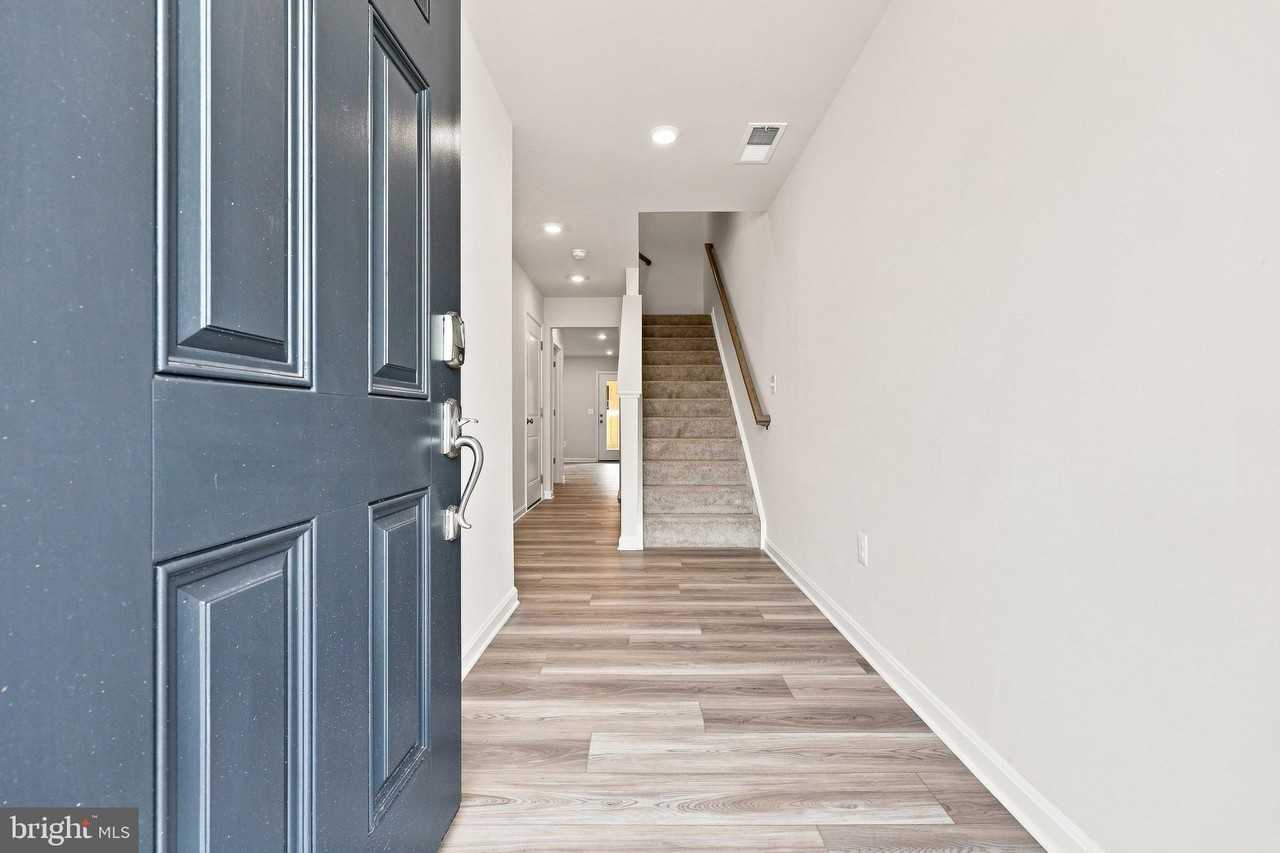 394 Seeback Dr - Photo 4 of 30