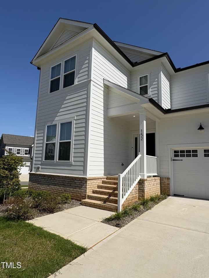 152 Highpointe Dr - Photo 3 of 31