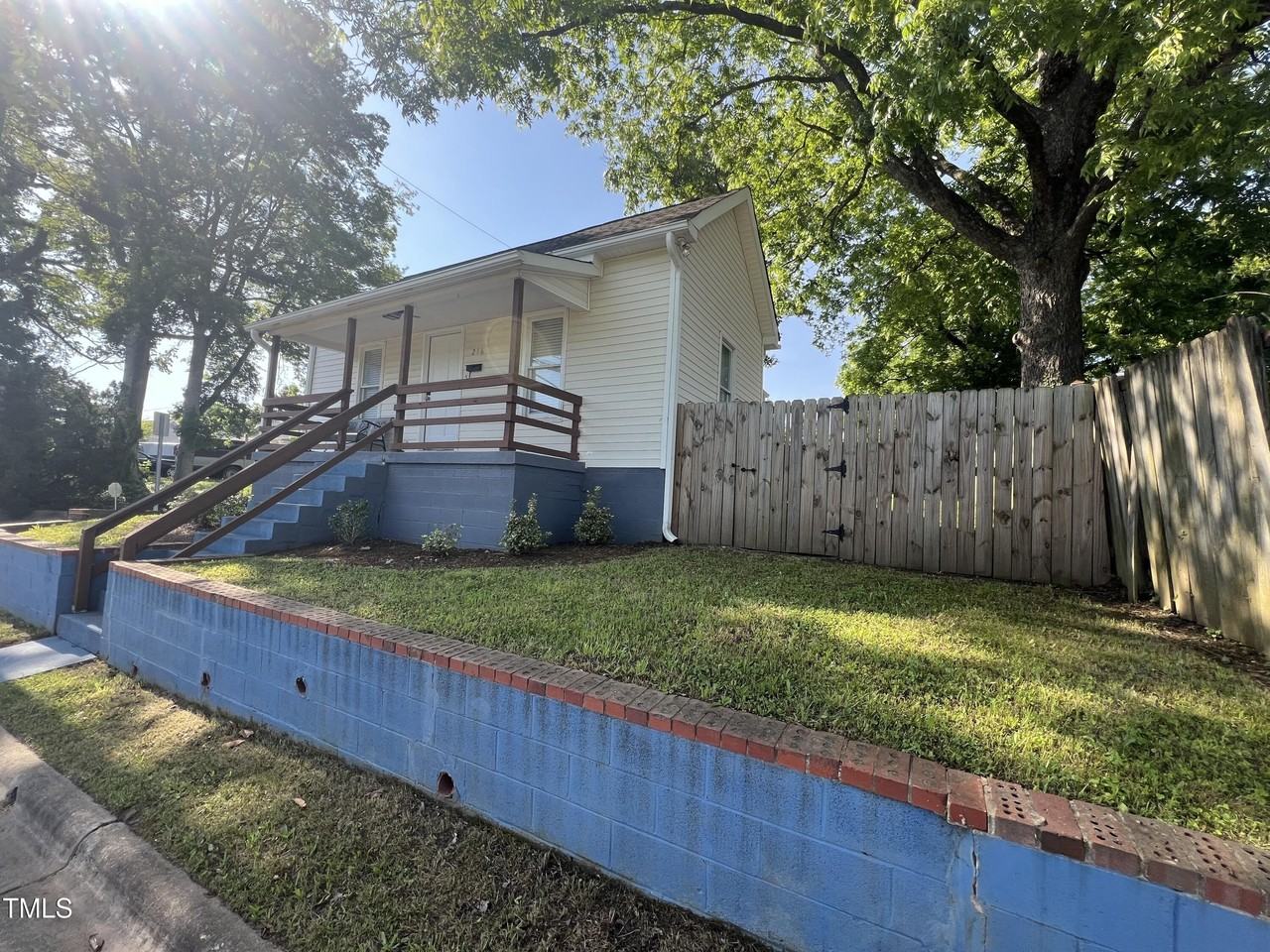 216 E Corporation St - Photo 2 of 11