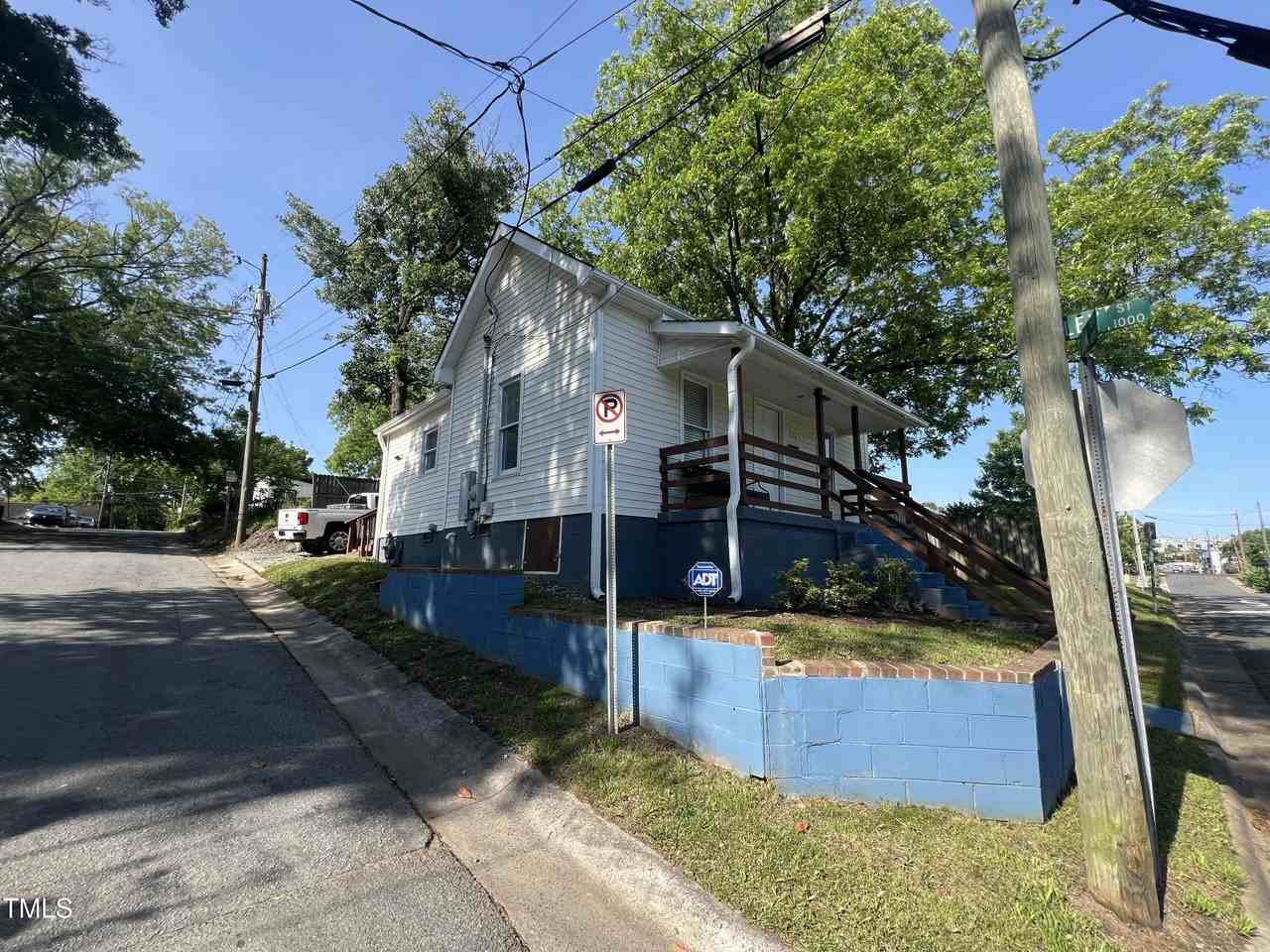 216 E Corporation St - Photo 3 of 11