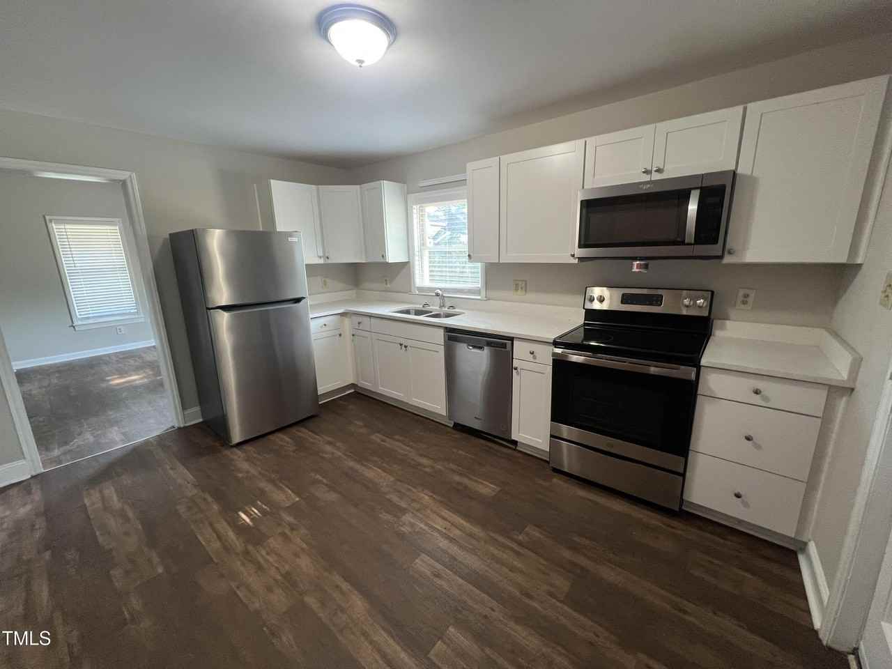 216 E Corporation St - Photo 7 of 11