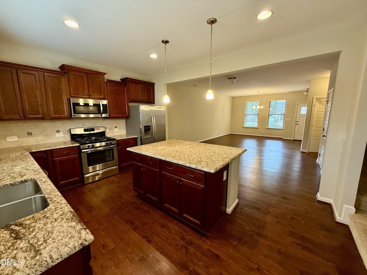 1008 Midtowne Way - Photo 4 of 21
