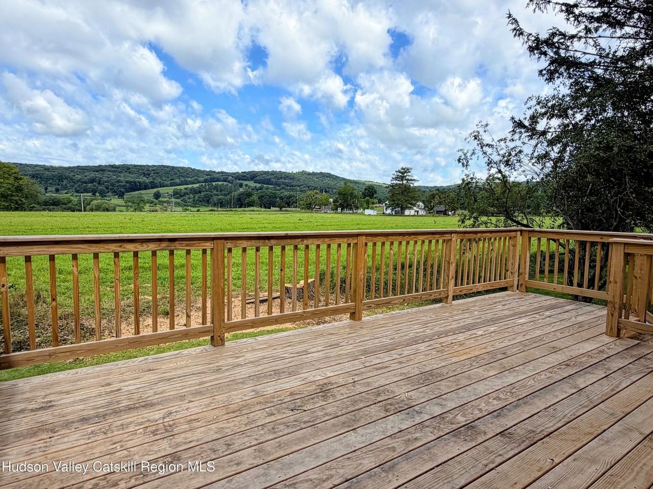 1015 Lake View Rd - Photo 3 of 25